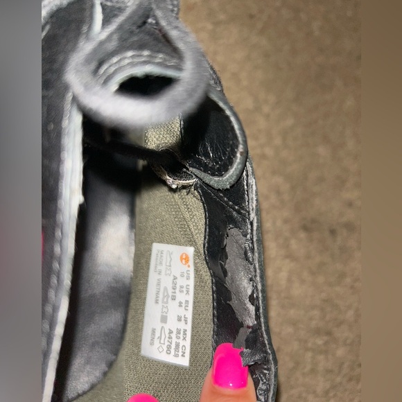 Timberland Black Chukka Boots with Minimalist Design - Picture 2 of 7